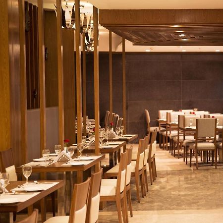 V 7 Hotel Chennai Exterior photo