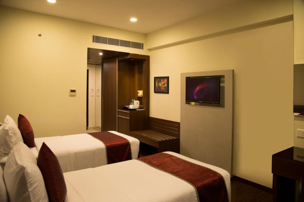 V 7 Hotel Chennai Exterior photo