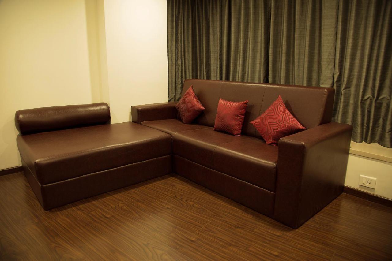 V 7 Hotel Chennai Room photo