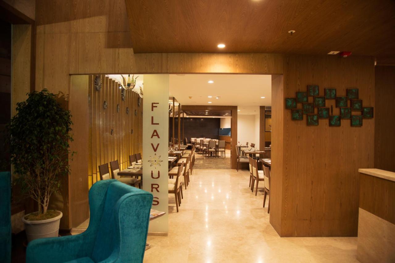 V 7 Hotel Chennai Exterior photo