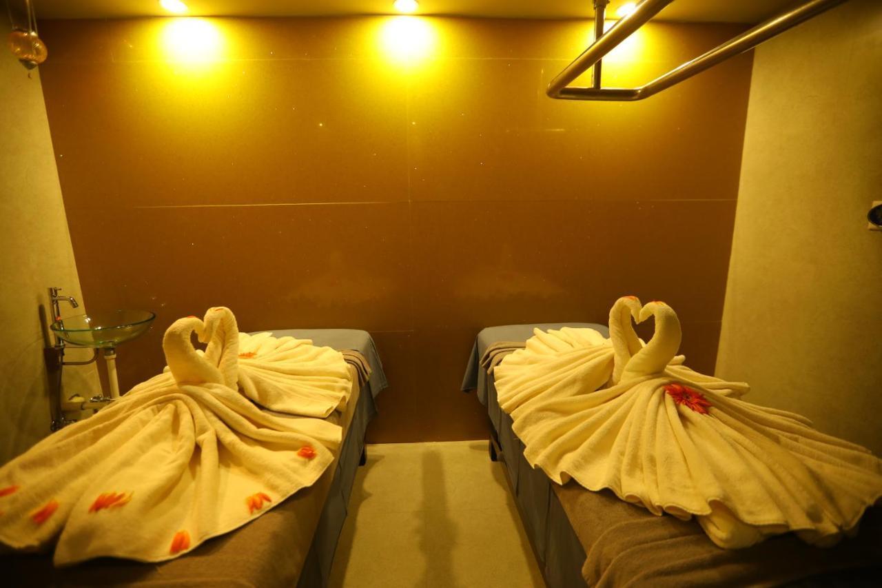 V 7 Hotel Chennai Exterior photo
