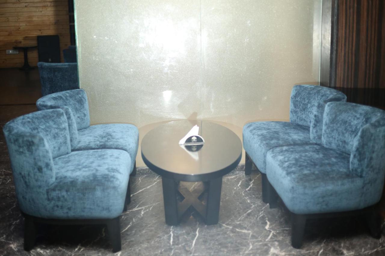V 7 Hotel Chennai Exterior photo