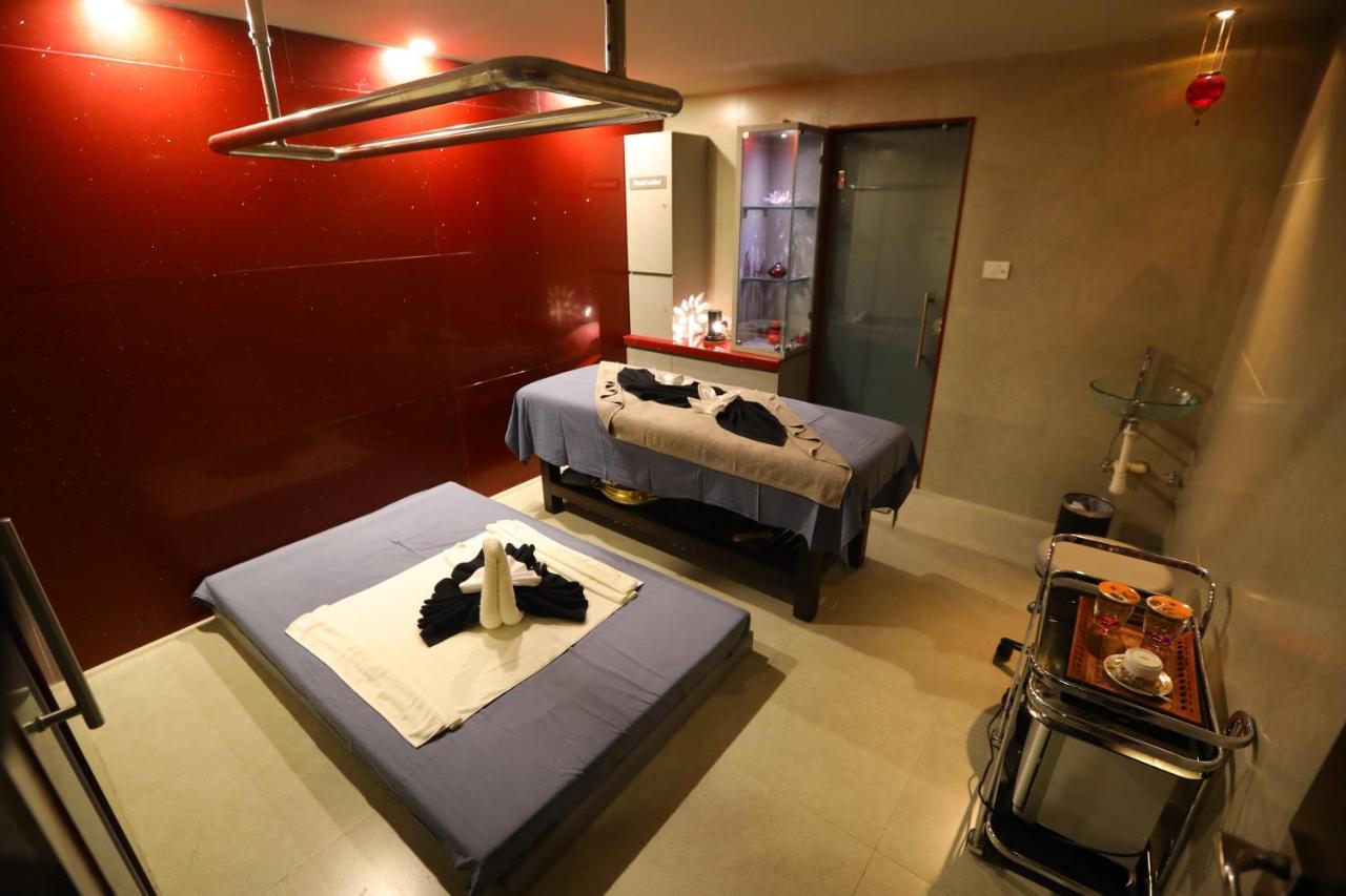 V 7 Hotel Chennai Exterior photo